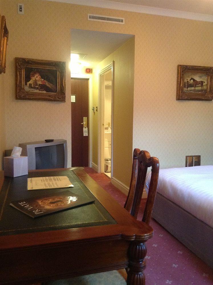 Brook Hall Hotel Childer Thornton Ngoại thất bức ảnh